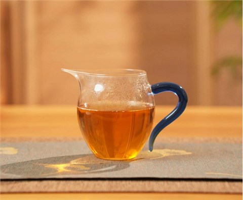 中吉号普洱茶-2025金蛇献瑞生肖茶