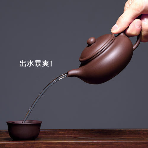 紫砂壶冲泡中吉号普洱茶