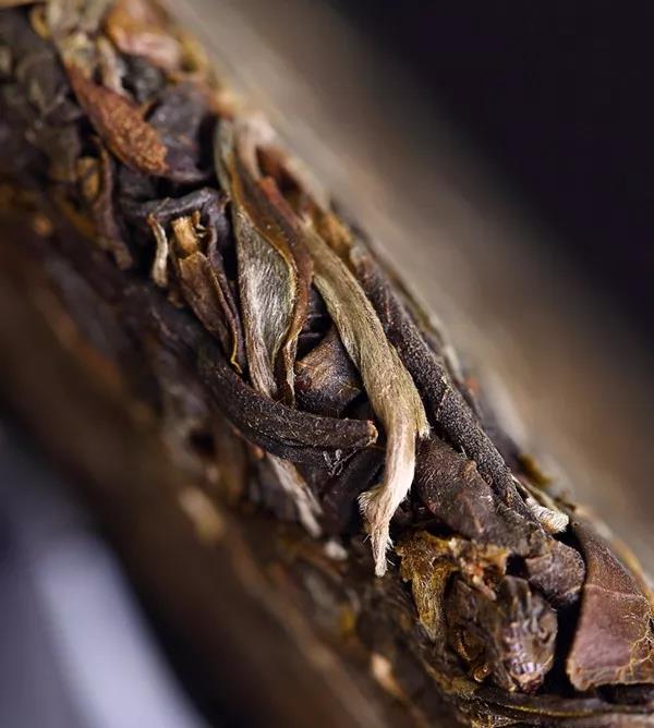 中吉號普洱茶孔雀青餅